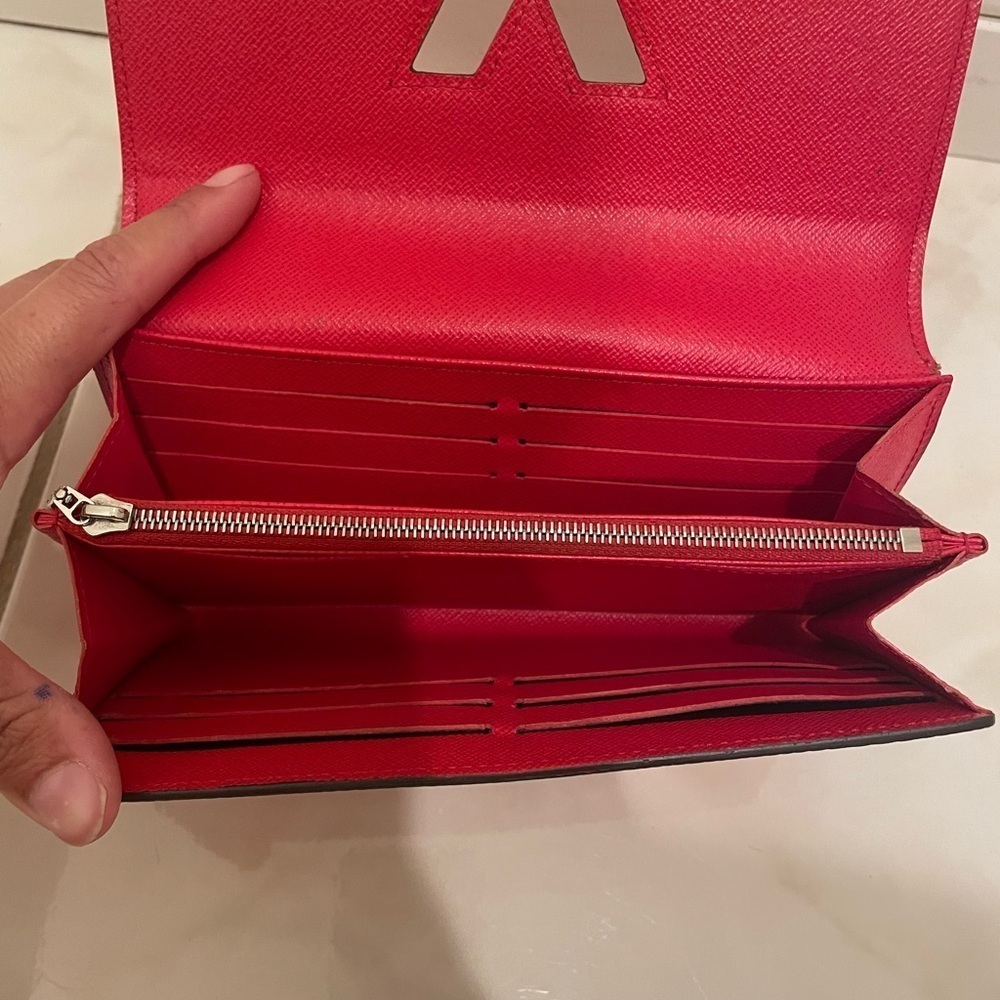 Louis Vuitton EPI Twist Coquelicot Red Wallet Twist Lock​​​​​ - Picture 9 of 14